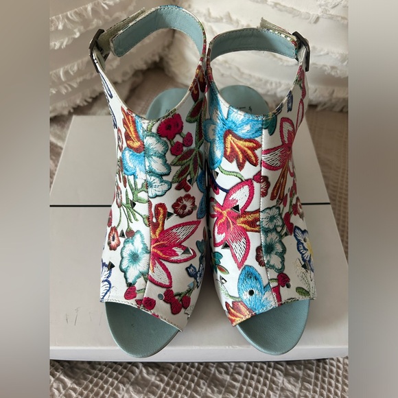 HP!! 🎈🎈New L'artiste Spring Step floral slingback open toe booties heels - Picture 6 of 8